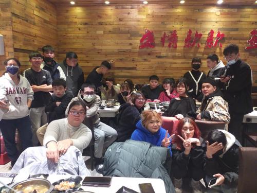 進餐三忠孝活動團照